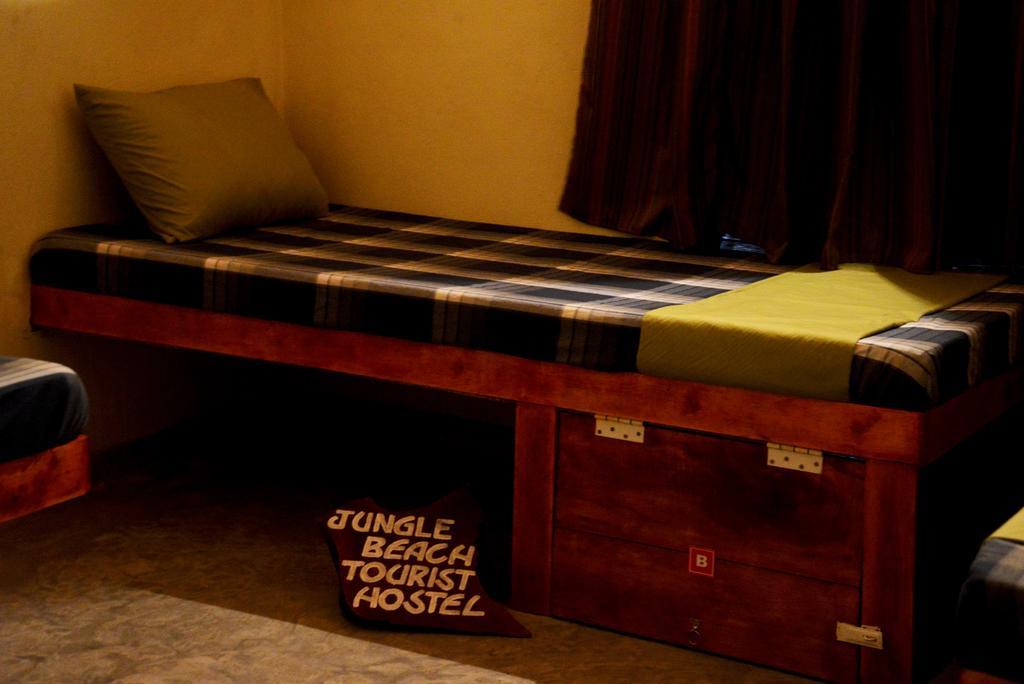 Jungle Beach Hostel Unawatuna Extérieur photo