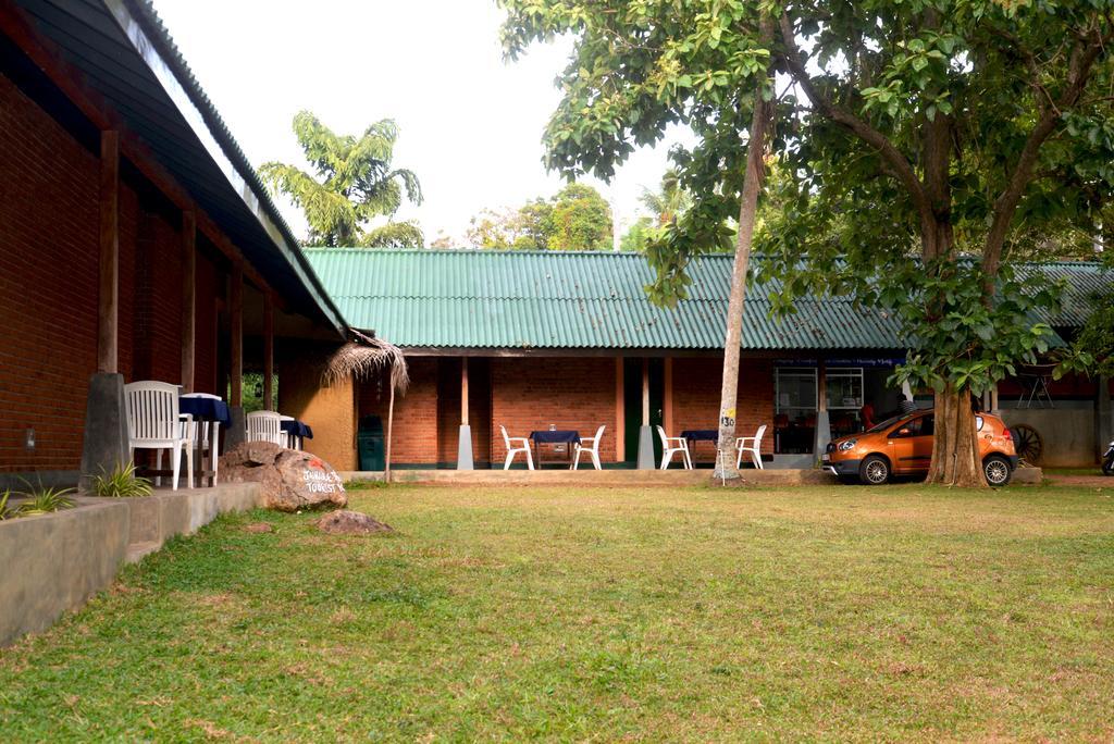 Jungle Beach Hostel Unawatuna Extérieur photo