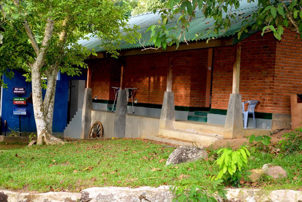 Jungle Beach Hostel Unawatuna Extérieur photo