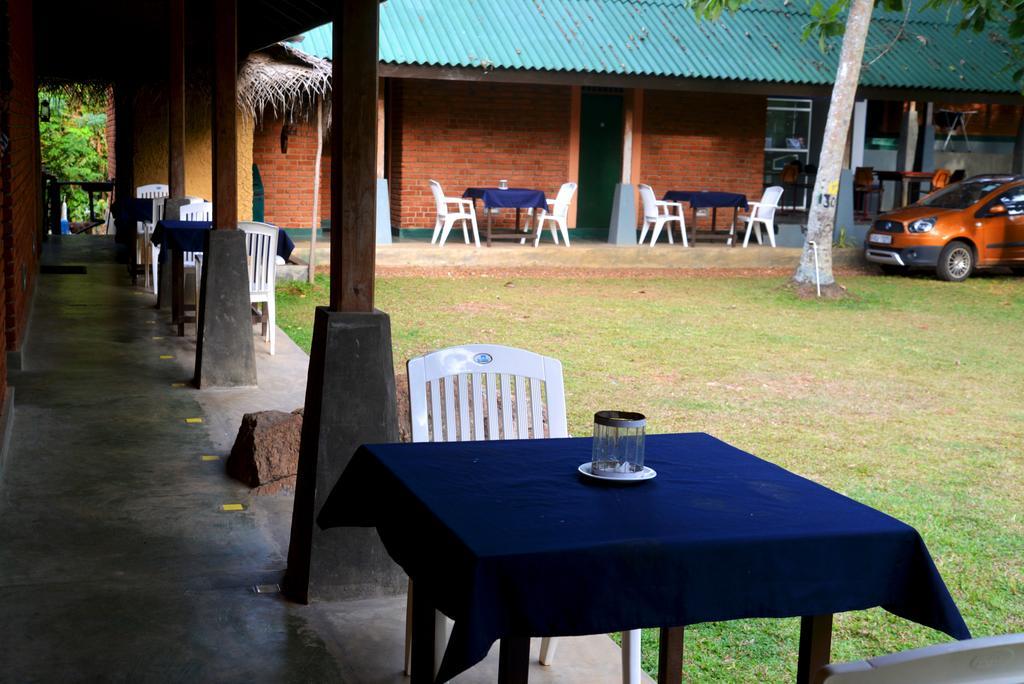 Jungle Beach Hostel Unawatuna Extérieur photo