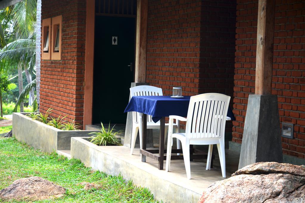 Jungle Beach Hostel Unawatuna Extérieur photo