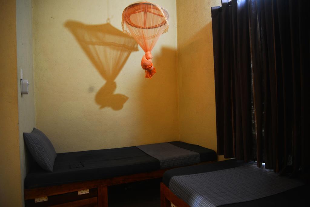 Jungle Beach Hostel Unawatuna Extérieur photo