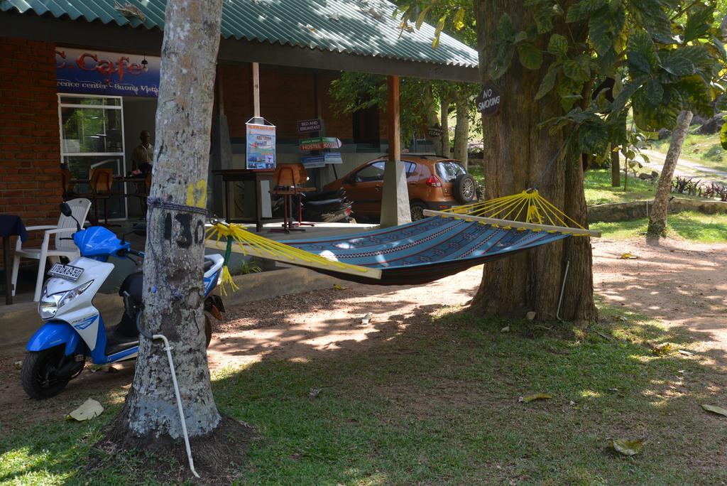 Jungle Beach Hostel Unawatuna Extérieur photo